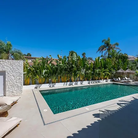 Peman Luxurious Beachside Villa Marbella