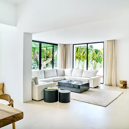 Peman Luxurious Beachside *