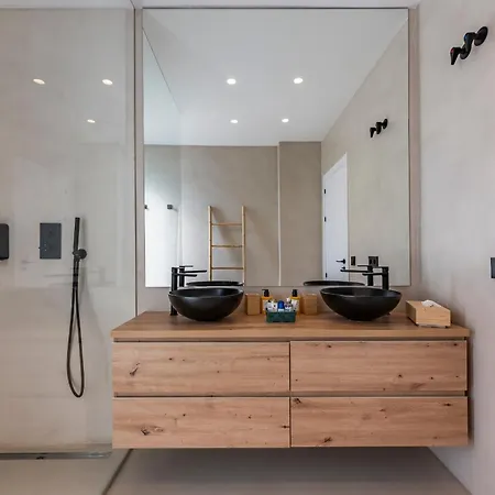 Peman Luxurious Beachside