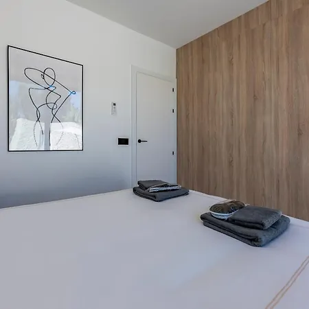 Peman Luxurious Beachside Villa Marbella