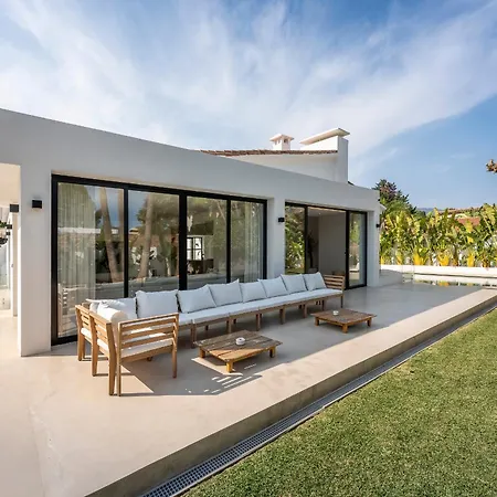 Peman Luxurious Beachside Villa