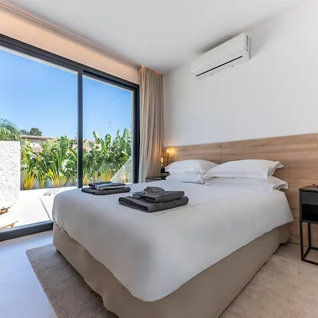 Peman Luxurious Beachside Villa Marbella