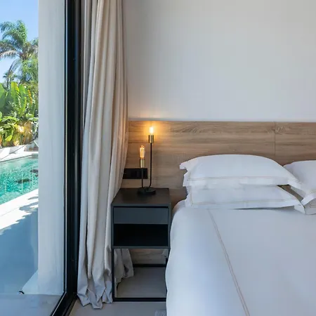 Villa Peman Luxurious Beachside *