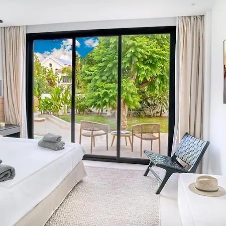 Peman Luxurious Beachside Villa